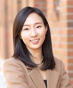 Faculty Member Laura Kim
