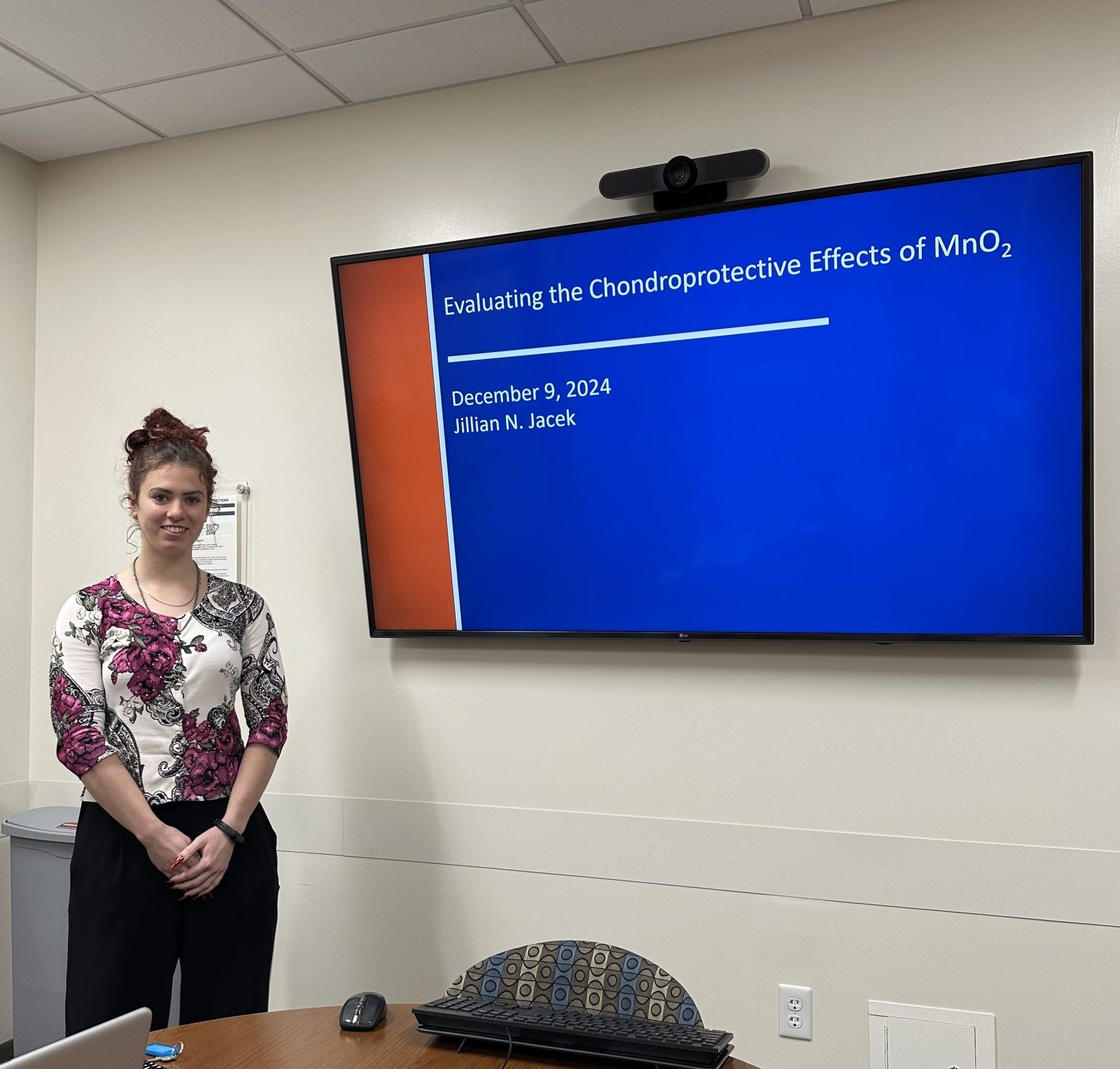 Jillian completes her honor’s thesis!