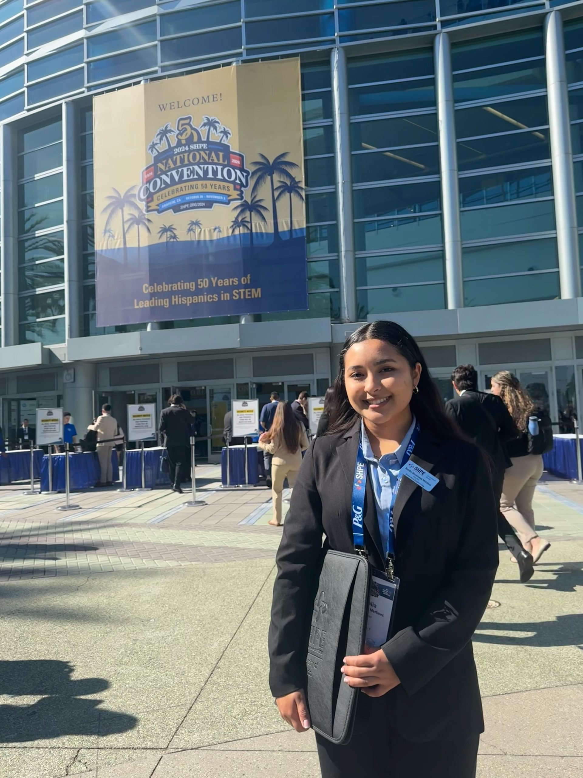 Natalia and Victoria represent at the SHPE National Convention